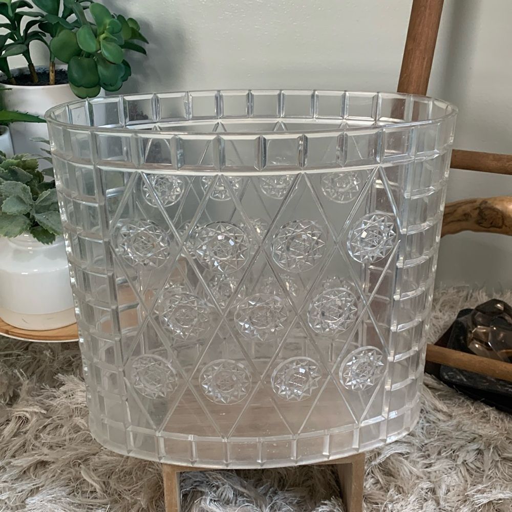 Vintage Clear Atomic Starburst Pattern
Waste Basket Trash